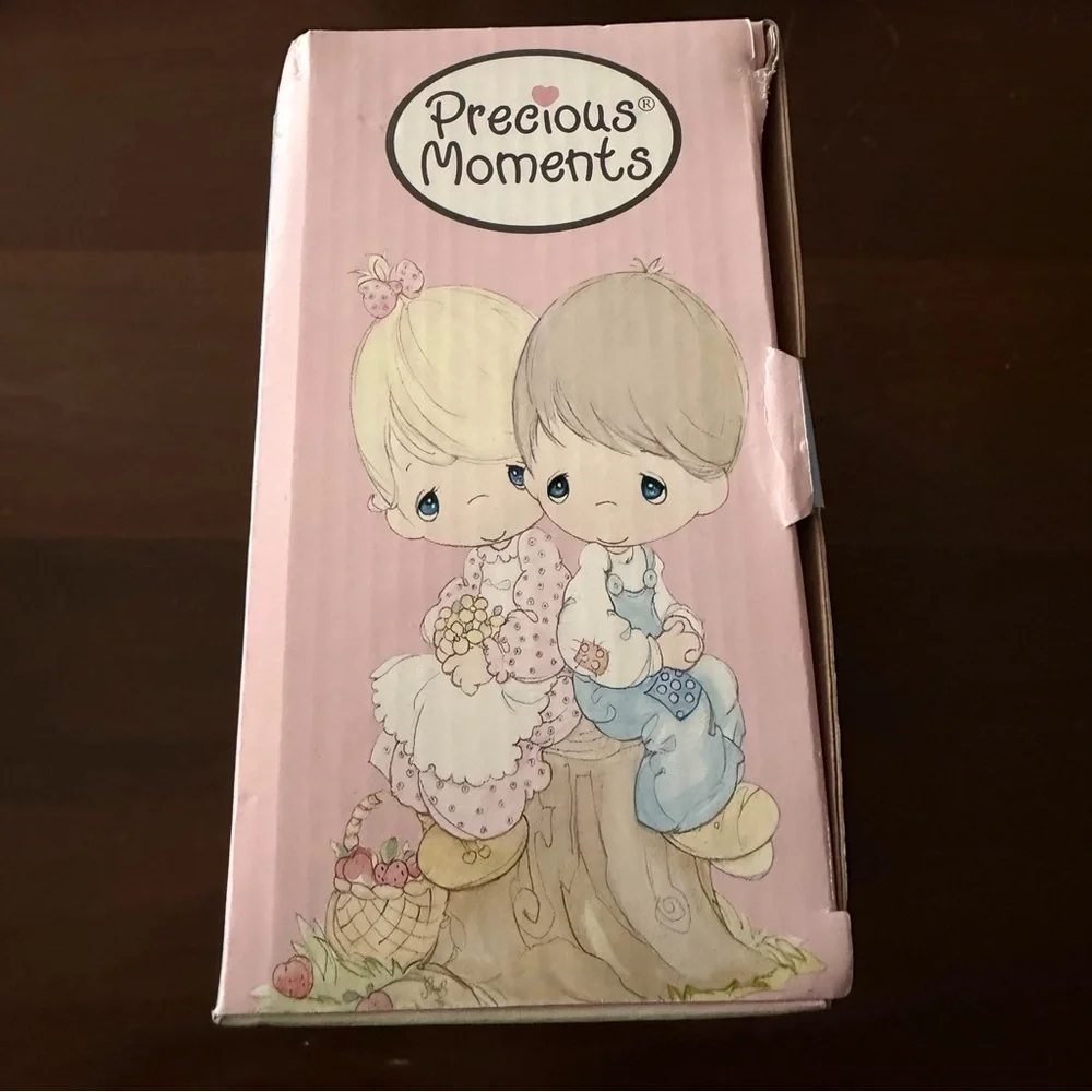 Precious Moments charming nativity